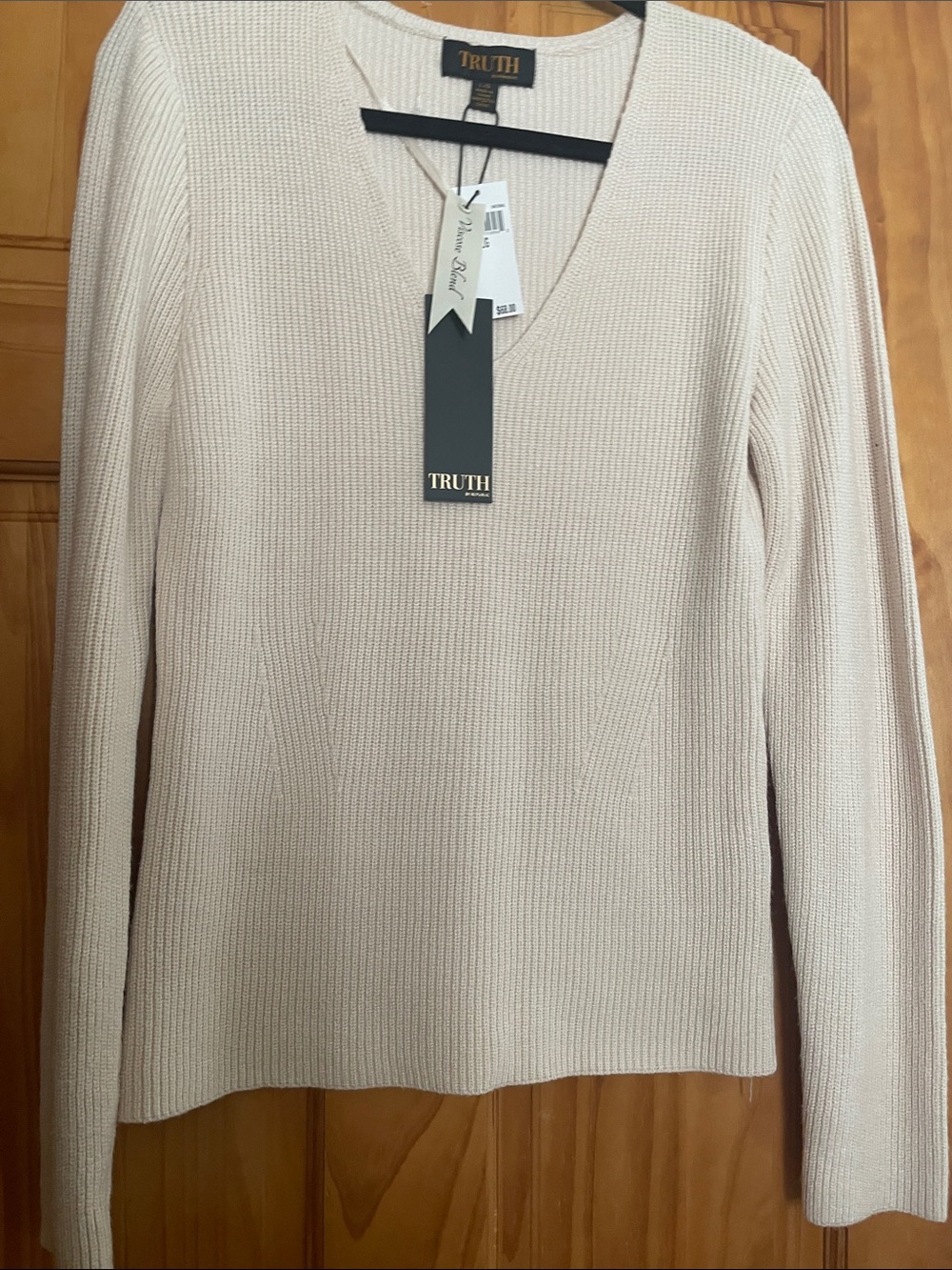 TRUTH Soft Cream V-Neck Ribbed Sweater